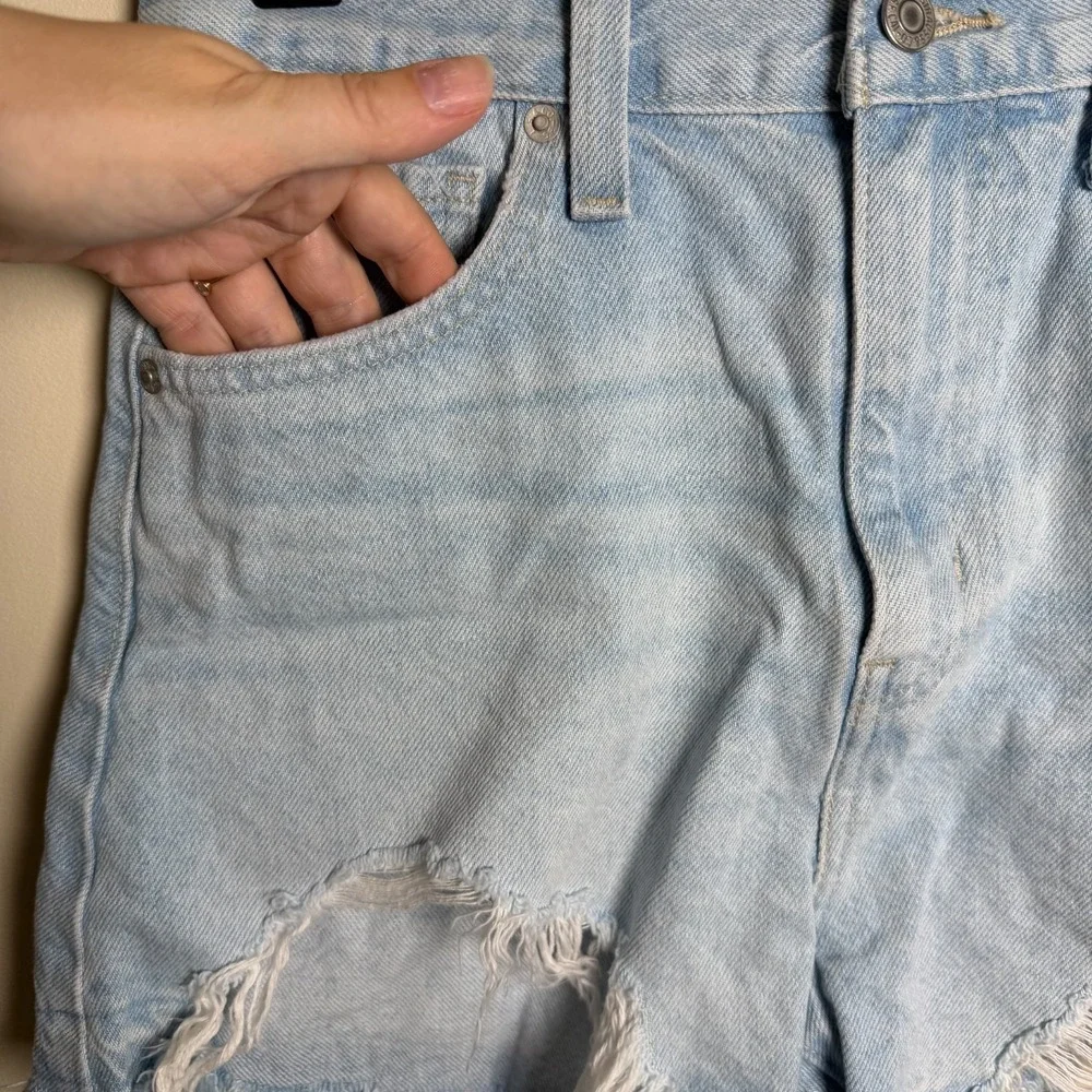 Levi's Cut Off Denim Jean High Waist Mom Shorts Size 26 Blue Distressed Light 3